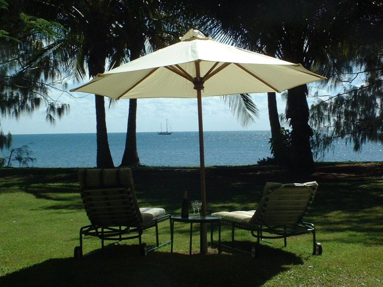 Beachside Holiday Units Bowen Extérieur photo