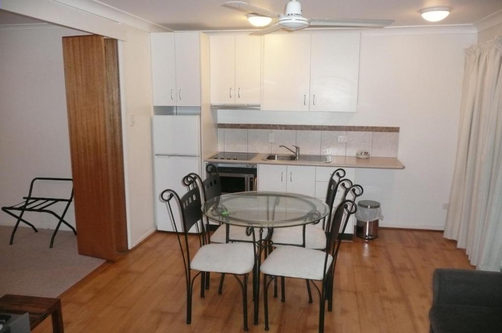 Beachside Holiday Units Bowen Chambre photo