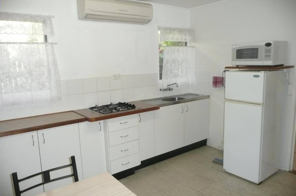 Beachside Holiday Units Bowen Chambre photo