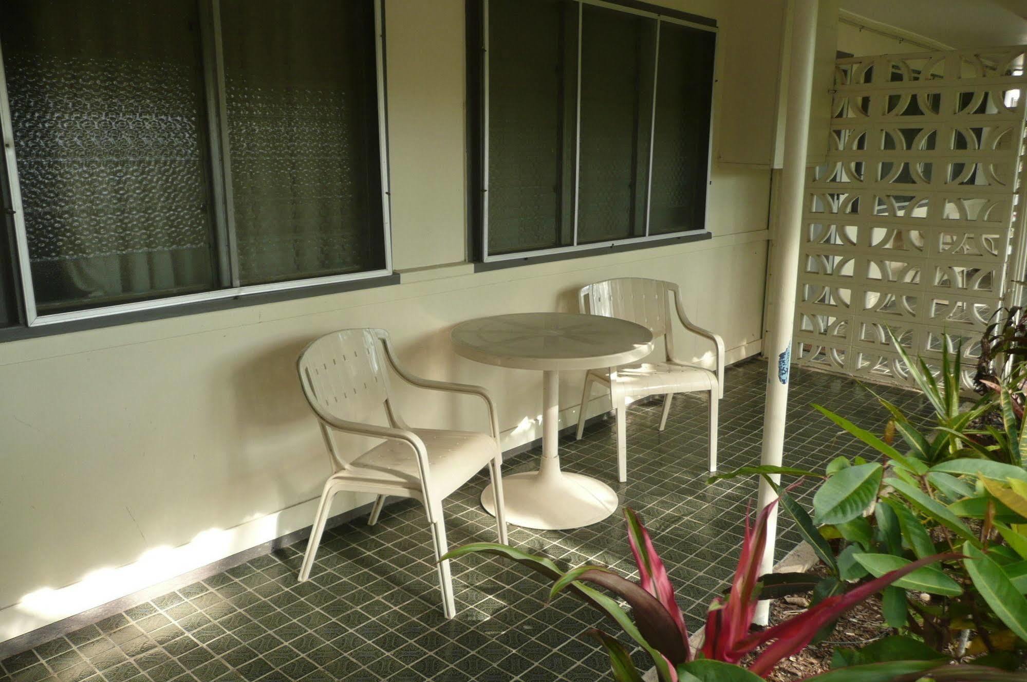 Beachside Holiday Units Bowen Extérieur photo